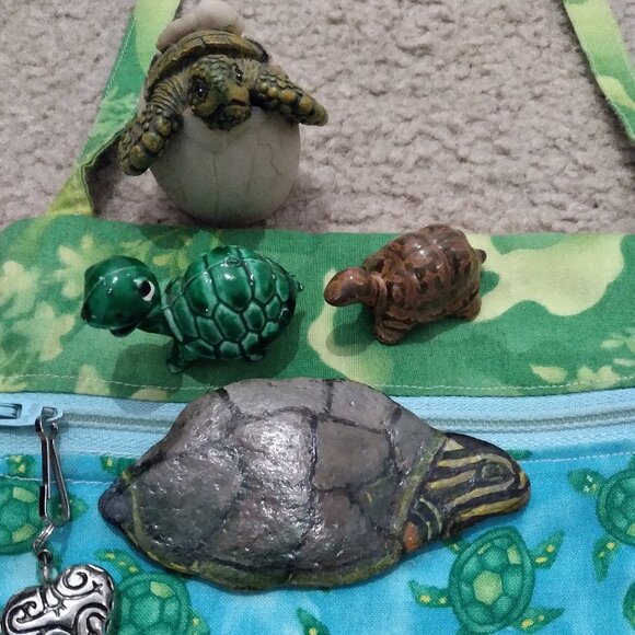 Turtle Crossbody Bag and 4 Turtles - Picture 1 of 12